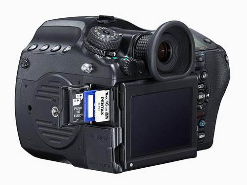 Как утверждается, цена камеры среднего формата Pentax 645z составит $8497
