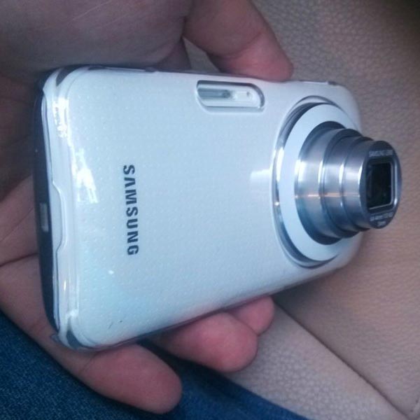 Смартфон Samsung Galaxy K (Samsung Galaxy S5 Zoom) оснащен телескопическим объективом
