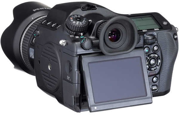 Ricoh Imaging покажет на CP+ 2014 камеру среднего формата, два объектива и приставку для пересъемки пленок