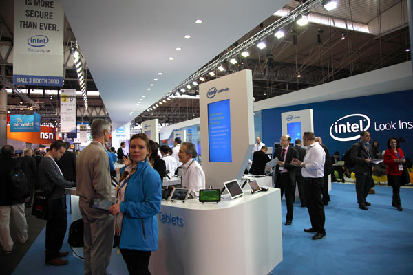 Компания Intel привезла на MWC 2014 референсный дизайн смартфона на платформе Intel Merrifield