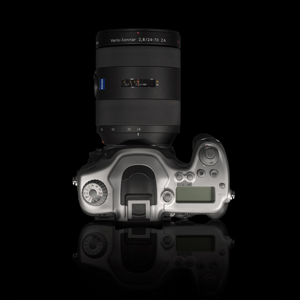 Камера Hasselblad HV комплектуется объективом Zeiss Vario-Sonnar T* 2,8/24-70 ZA