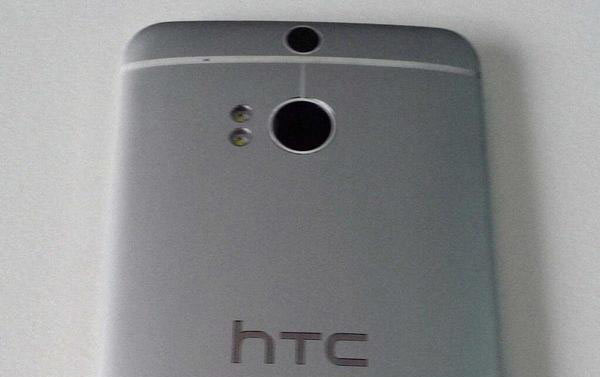 Новые изображения смартфона HTC M8 позволяют предположить, что устройство будет выпущено в нескольких вариантах оформления