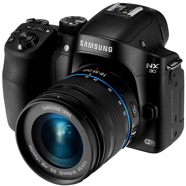 Основой камеры Samsung NX30 служит датчик изображения типа CMOS формата APS-C