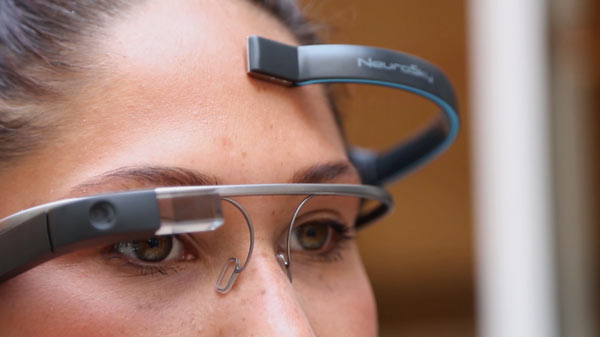 Помимо программы MindRDR и очков Google Glass, понадобится биосенсор Neurosky EEG