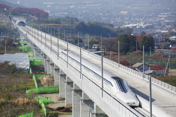 Японский поезд на магнитной подушке установил новый рекорд скорости — 590 км/ч