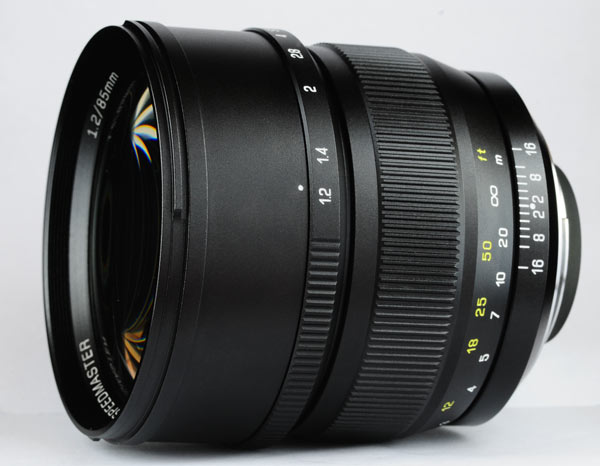 Объектив Mitakon Speedmaster 85mm f/1.2 выпускается в вариантах для камер Canon, Nikon и Sony