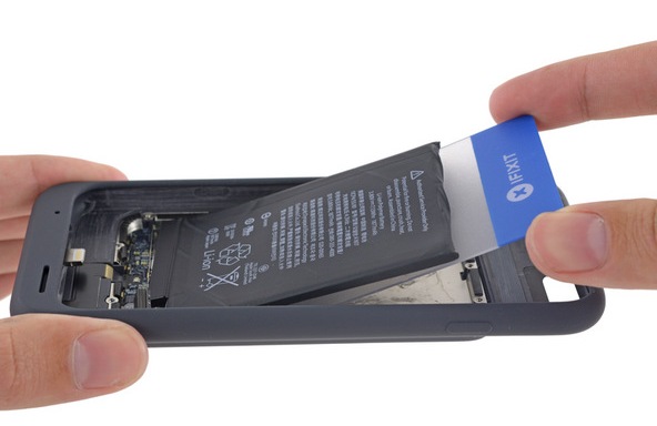 Чехол Apple Smart Battery Case получит два балла у iFixit