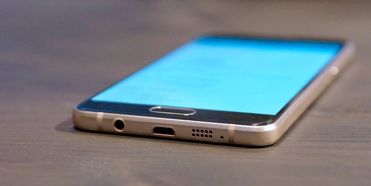 Samsung уменьшит поставки смартфонов