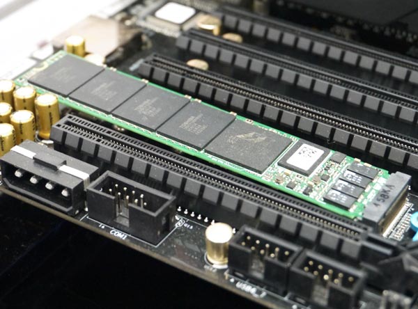 Выпустить SSD Plextor M7e на рынок производитель рассчитывает в конце второго квартала