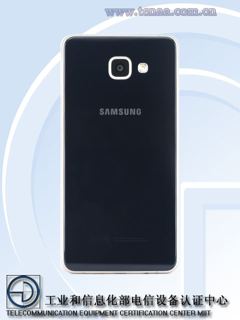 Смартфон Samsung Galaxy A7 образца 2016 года (SM-A7100) оснащен дисплеем OLED размером 5,5 дюйма по диагонали