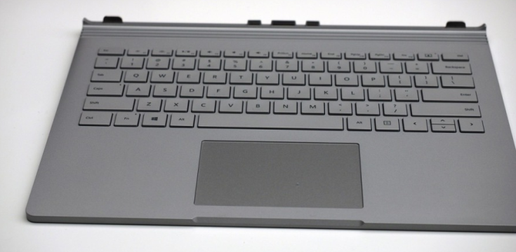 Ноутбук Microsoft Surface Book оценивается в $1500