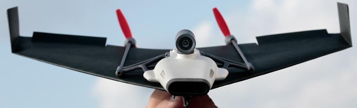 По словам производителя, PowerUp FPV — единственный бумажный самолетик с функцией видеотрансляции от первого лица
