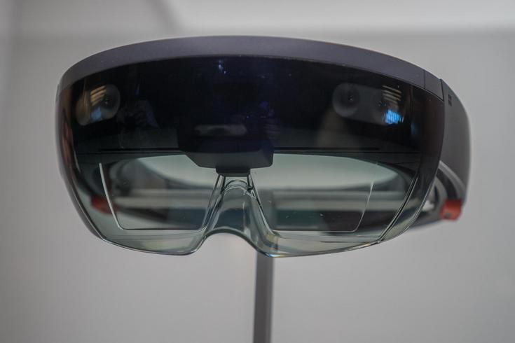 Asus хочет выпускать шлемы HoloLens