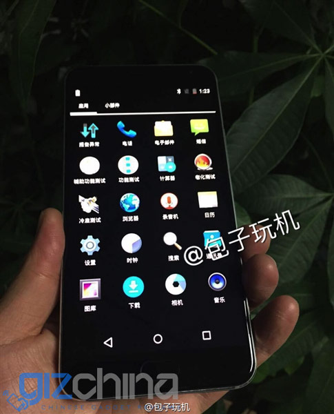 На предыдущих изображениях Meizu MX5 Pro был запечатлен с ОС Android