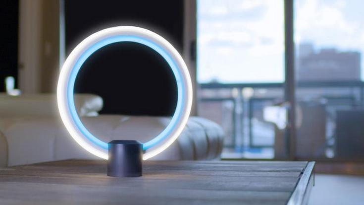 Лампа Sleek Table Lamp умеет говорить благодаря Alexa