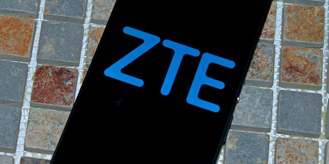 ZTE покажет на CES 2017 смартфон со сдвоенной камерой и Project CSX