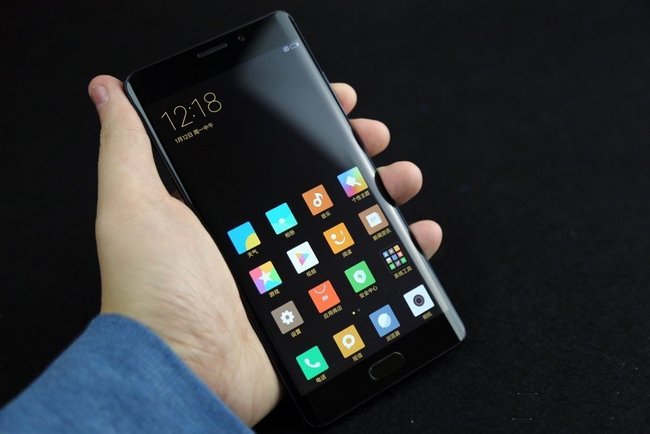 Версия смартфона Xiaomi Mi Note 2 с плоским дисплеем не увидит свет