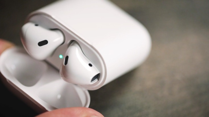 Apple довольна продажами наушников AirPods