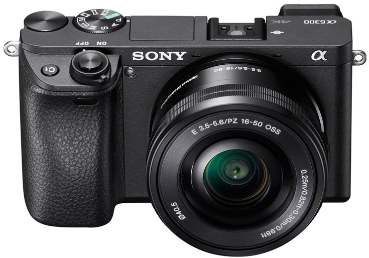 Беззеркальная камера Sony a6300 формата APS-C имеет 425 точек фокусировки и поддерживает съемку видео 4К