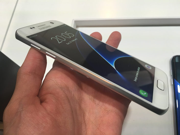 Представлены смартфоны Samsung Galaxy S7 и Galaxy S7 edge