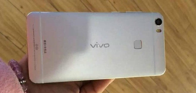 Характеристики и новые изображения смартфона Vivo Xplay 5 появились накануне завтрашнего анонса