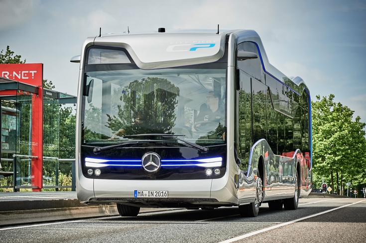 Mercedes-Benz показала в деле беспилотный автобус