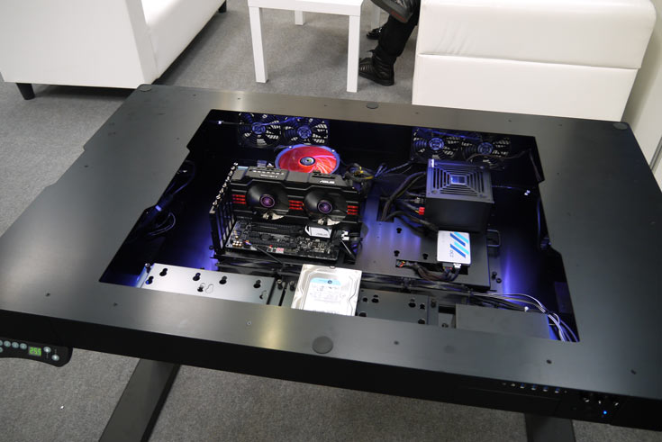 Компания Lian Li привезла на СeBIT новый вариант компьютерного корпуса в форме стола