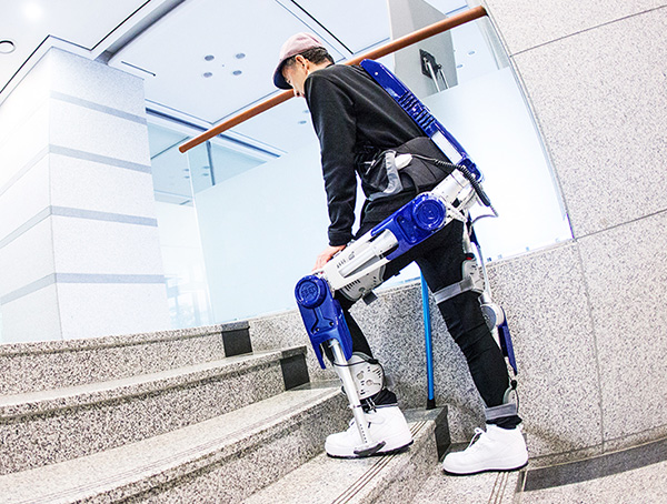 Экзоскелет Hyundai, построенный на платформе Lifecaring ExoSkeleton