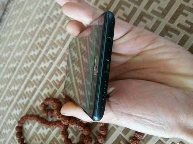 Фото и изображения смартфона OnePlus 3 демонстрируют разные аппараты