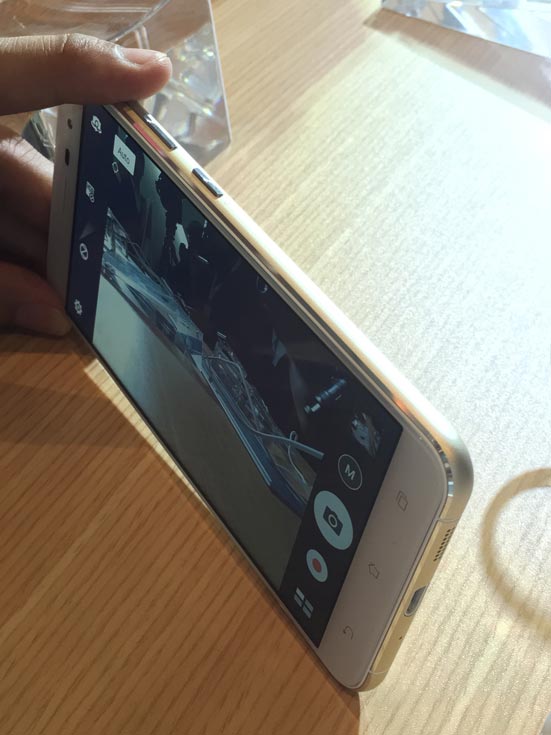 смартфон Asus ZenFone 3