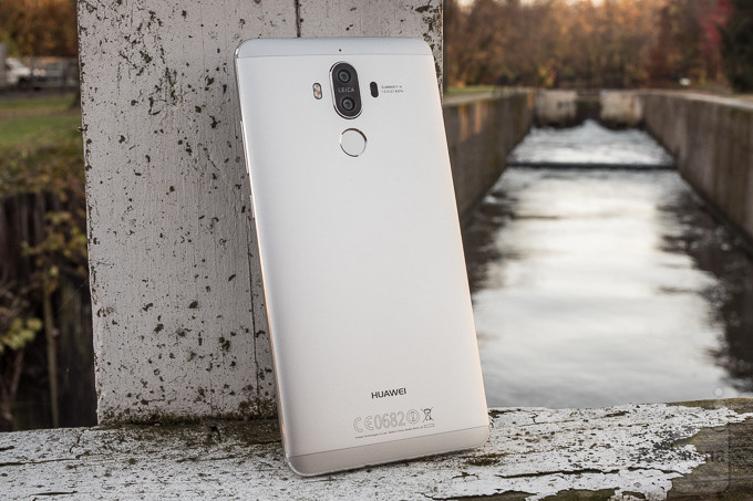 Смартфон Huawei Mate 9 заряжается быстрее других
