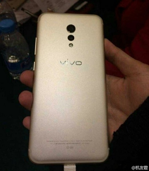Смартфон Vivo Xplay 6 получит изогнутый дисплей