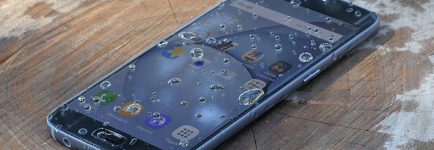 Samsung начнёт наделять защитой от воды среднебюджетные смартфоны