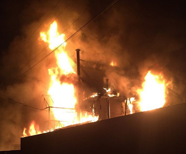 Смартфон Samsung Galaxy стал причиной пожара, который уничтожил трехэтажный дом
