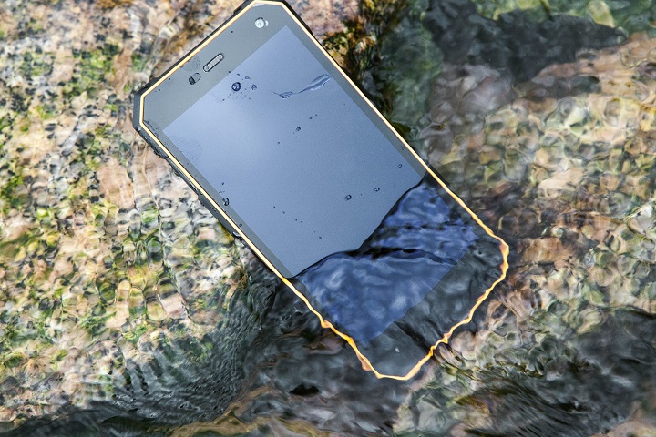 Смартфон Nomu S10 выдерживает падения с полутораметровой высоты