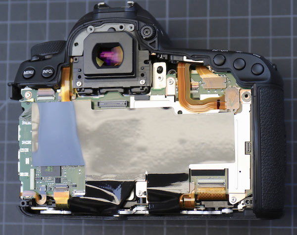 Специалисты LensRentals заглянули внутрь камеры Canon EOS 5D Mark IV 