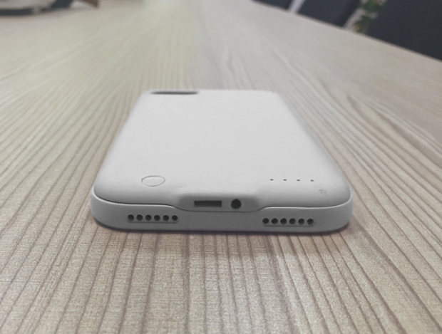 Чехол Fuze для iPhone 7 содержит разъем 3,5 мм и аккумулятор емкостью 2400 мА•ч