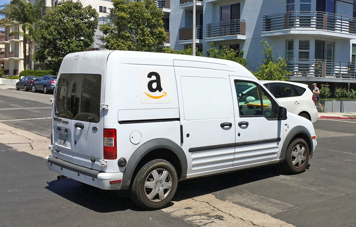 Amazon изучает возможность доставки заказов самоуправляемыми автомобилями