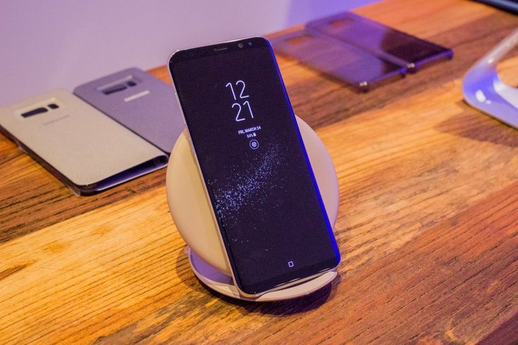 Смартфоны Samsung Galaxy S8+ могут плохо работать со старыми беспроводными ЗУ