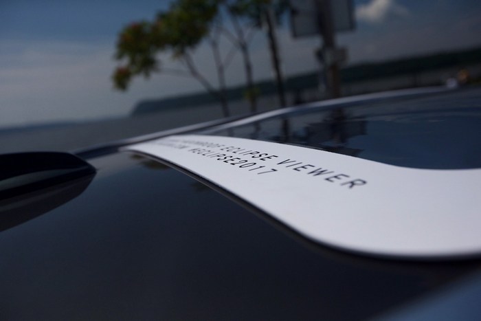 Кроссовер Volvo XC60 получил накладку на панорамную крышу для наблюдения за солнечным затмением
