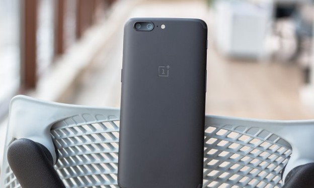 Прошивка OxygenOS 4.5.10 улучшила работу камеры смартфона OnePlus 5