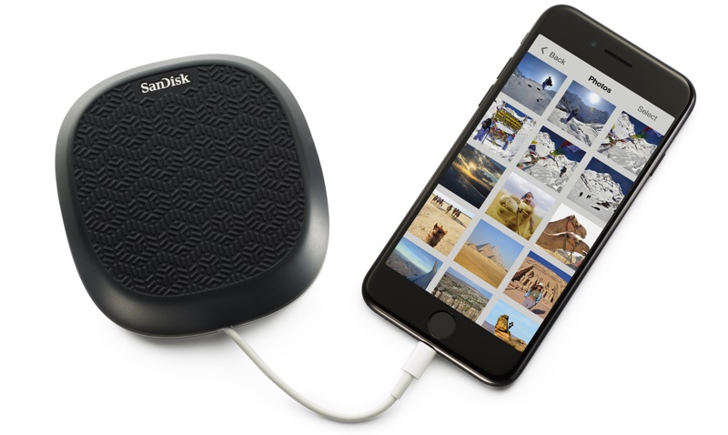 Устройство SanDisk iXpand Base служит для зарядки iPhone и синхронизации данных