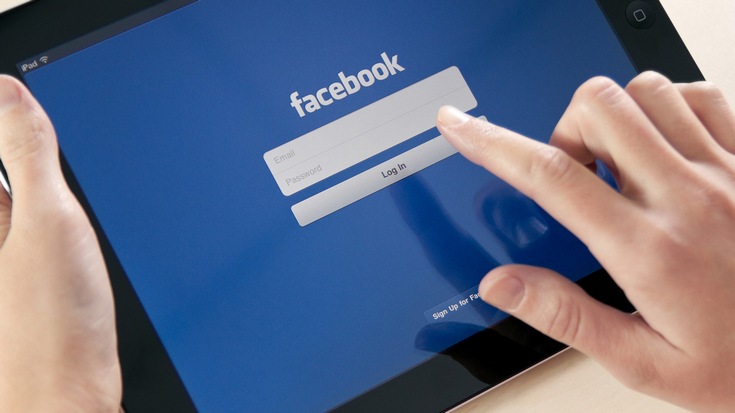 Facebook выпустит домашний планшет и умную колонку