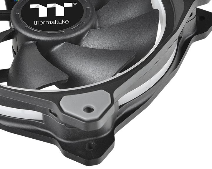 Приз за самое емкое название уходит комплекту Thermaltake Riing Plus 12 LED RGB Radiator Fan TT Premium Edition