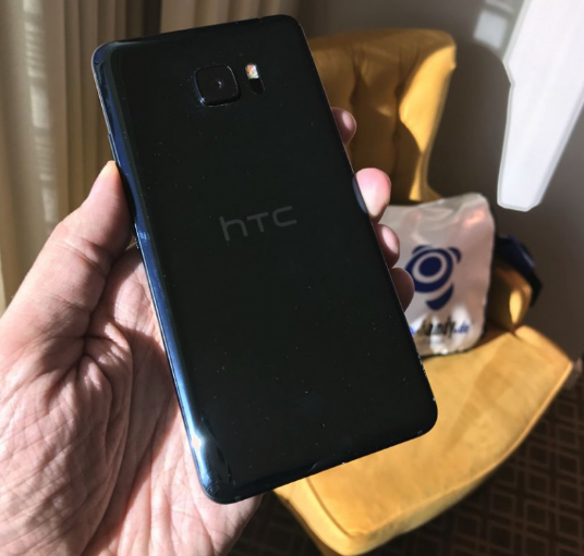 Смартфон HTC U Ultra получит тот же датчик изображения, что и Google Pixel, однако камера будет снимать еще лучше