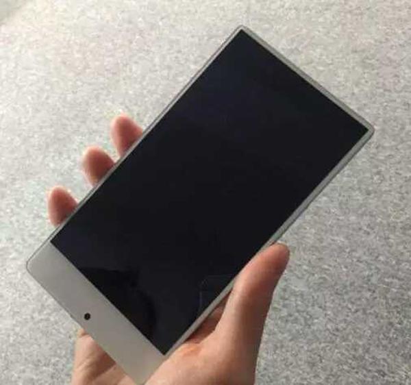 Безрамочный смартфон Xiaomi Mi Mix может выйти в упрощенной версии за $145
