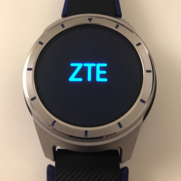 Появились фотографии часов ZTE Quartz