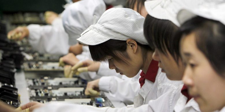 В сборке iPhone X на фабрике Foxconn участвовало 3000 школьников