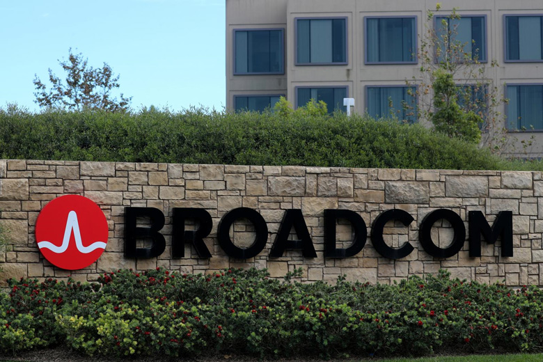 Неизменными остались и планы Broadcom перенести штаб-квартиру из Сингапура в США