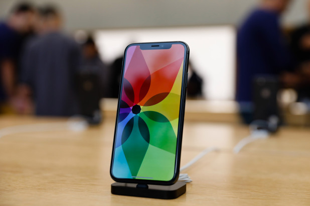 Apple виновата в перепроизводстве экранов OLED компанией Samsung